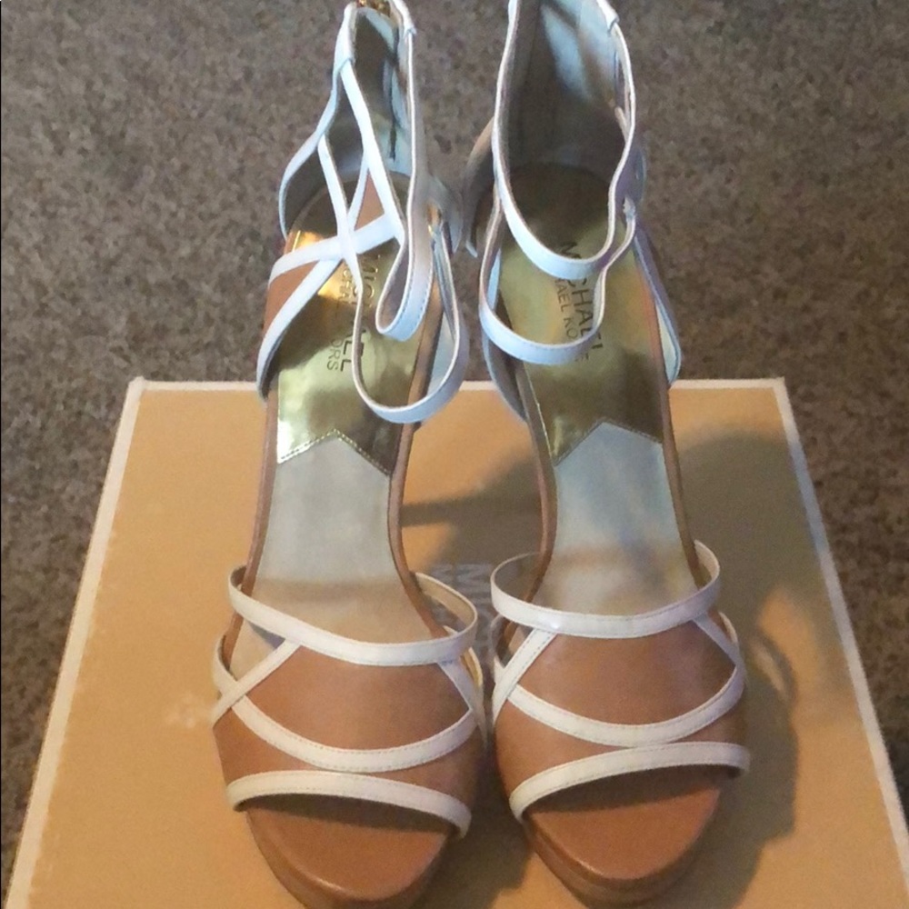 Brand New Michael Kors Beige/White Heels Size 10
